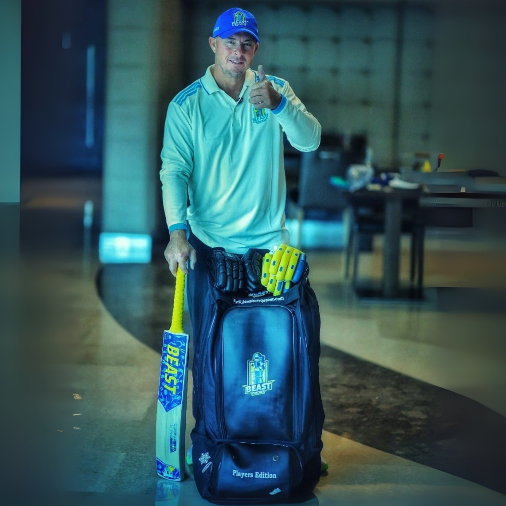 BEAST CRICKET Smart Players Edition Kitbag